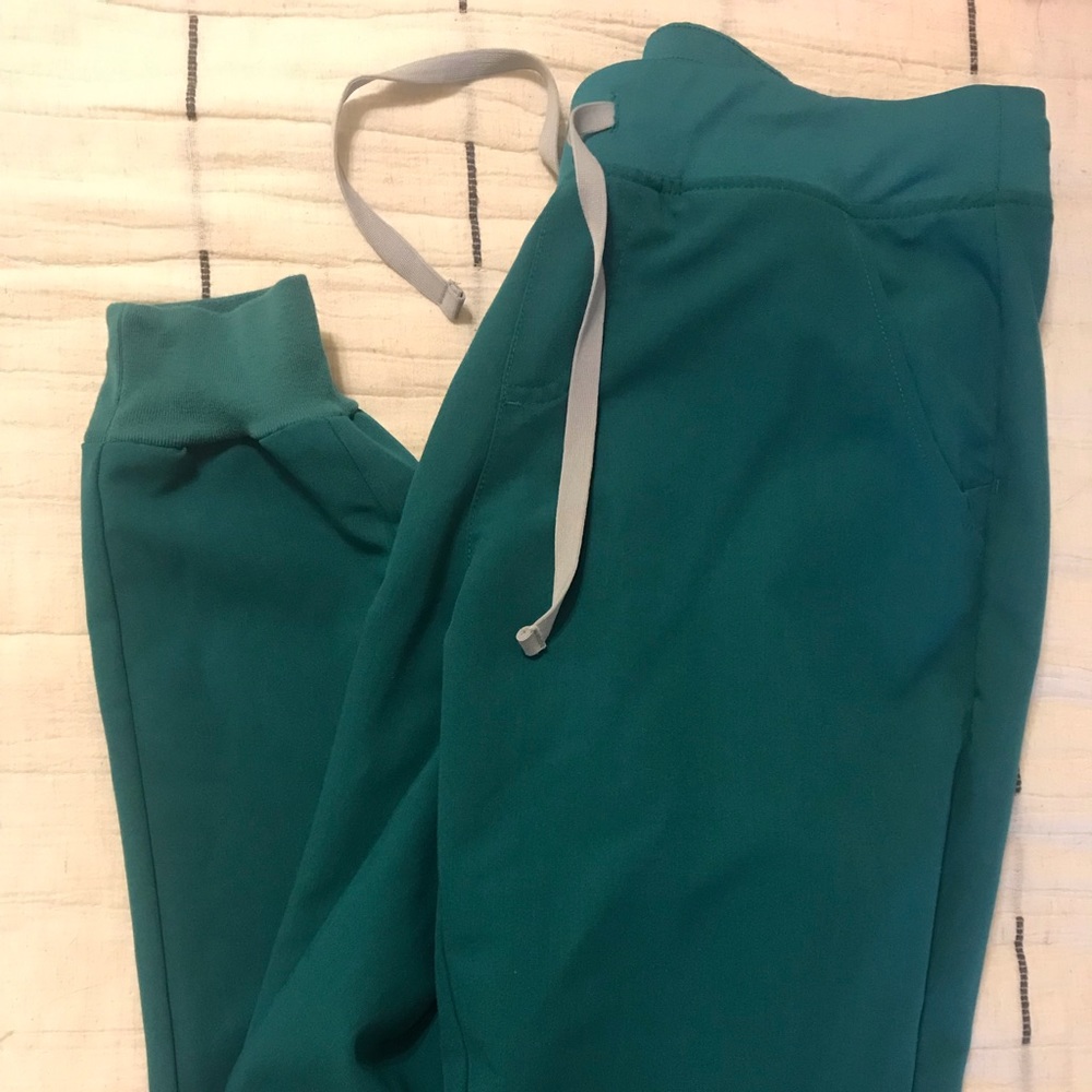Hunter Green MT Zamora Figs - Jogger Scrub Pants